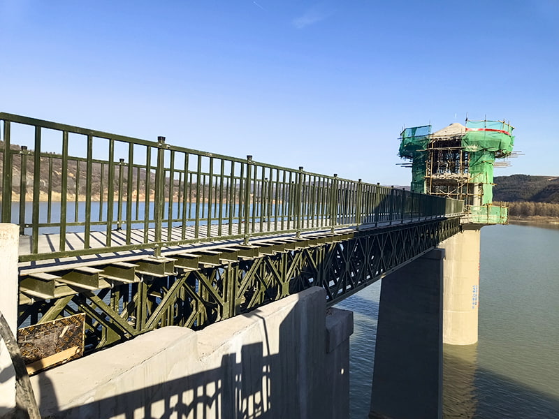 Pininturahang Steel Approach Bridge
